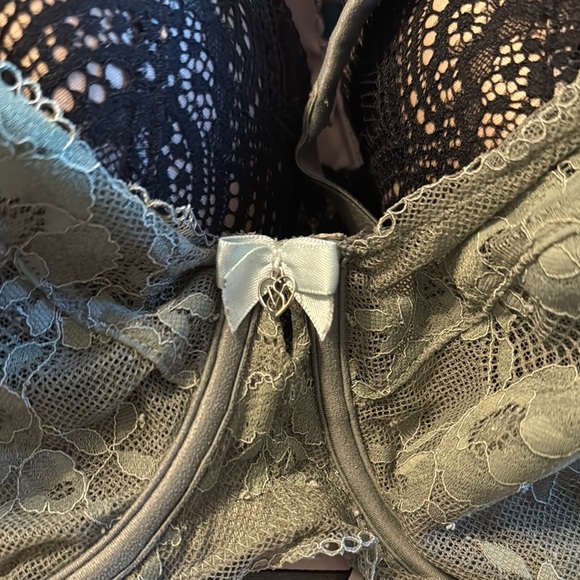 Victorias Secret 38DD Bras - Picture 2 of 7